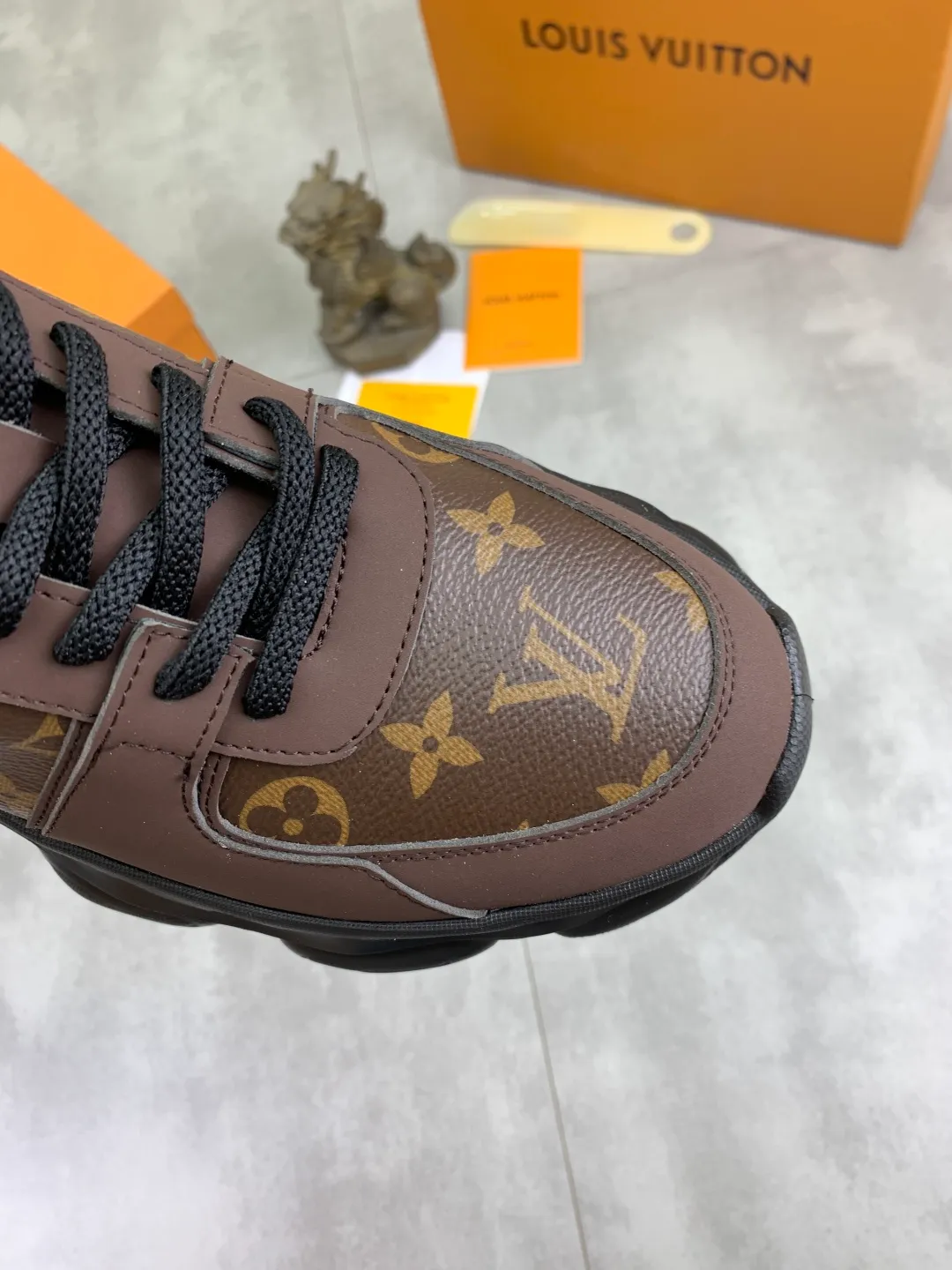 Men's men's shoes💰P440💰[New model]🆘[Louis Vuitton] LV official website latest model🎁casual and fashionable men's shoes👟hot style💥simple and elegant style, exclusive for trendy men. Unique official website latest brand elements👑original decoration, fashionable and generous, the fabric is made of original calfskin➕comfortable and breathable mesh lining➕pig skin lining ✅The official website specifies wear-resistant casual outsole, the classic model is taken in real life🎬Color: 5️⃣colors available😍Number of codes: 38-44 (45 46 customized)